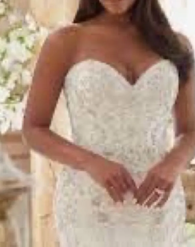 Strapless sweetheart neck. Mermaid wedding dress