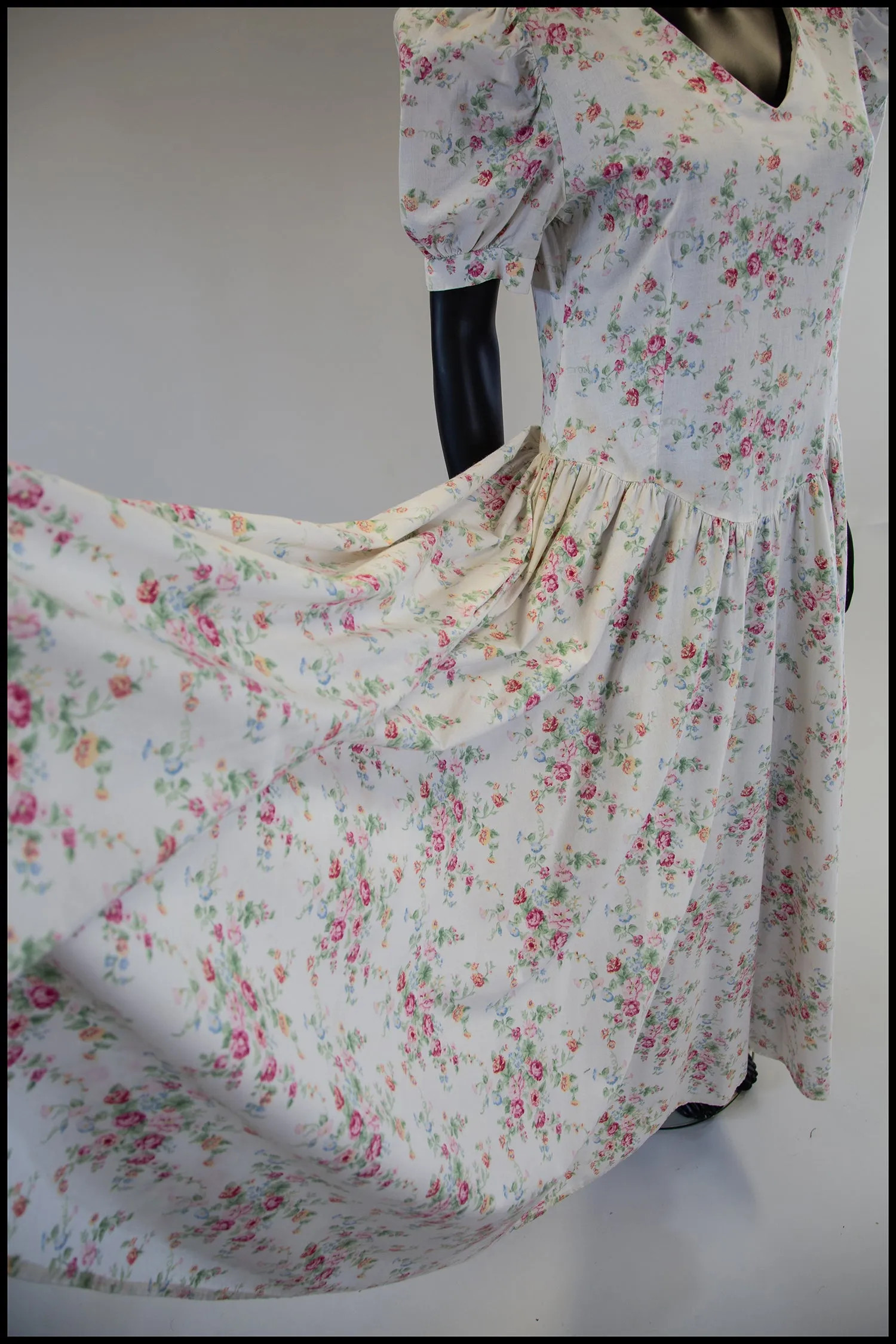 Vintage 1980s White Floral Print Maxi Dress